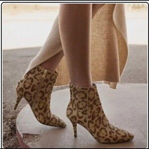NWOT Vince Camuto Ambind Ankle Cow Hair Leopard Boots Size 7